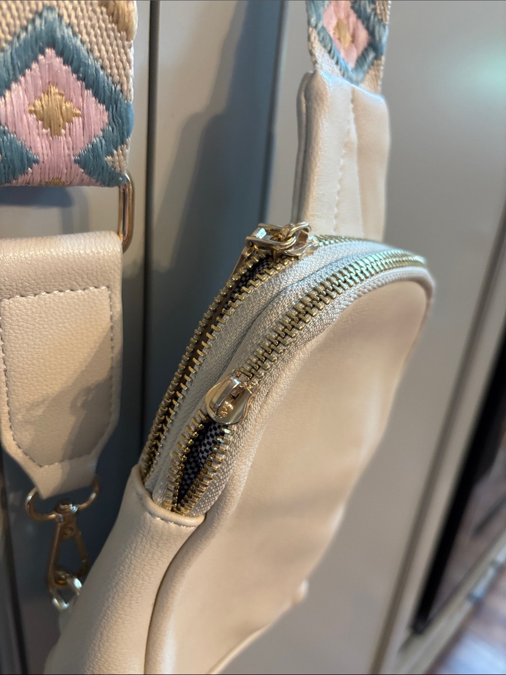 iMadison West Clean Mini Sling Bag - Picture 3 of 10